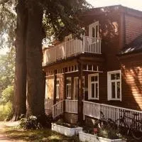 Pērlerada room, hotel din Engure