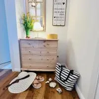 SeeLund - Meeresrauschen lauschen - ruhiges sonniges Apartment mit Garten und Terrasse nahe Strand und Ostsee, готель у місті Шенгаґен