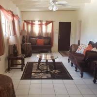 2 Bedroom 2 Bathroom House Centrally Located, hotel near Henry E Rohlsen Airport - STX, Christiansted
