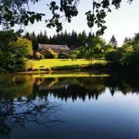 DOMAINE DES CAPUCINS, hotel i Bussière-Saint-Georges