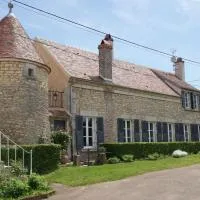 Le Prieuré maison de charme proche de Vézelay classée 5 étoiles、Asnières-sous-Boisのホテル