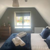 Fern House - 2bedroom house Free Parking Town centre by Shortstays4u