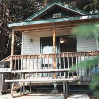 Cabin 2 Lynn View Lodge, hotel near Argyle Downs Airport - SGY, Haines