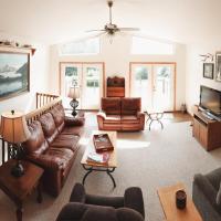 Dolphin House, hotel near Argyle Downs Airport - SGY, Haines