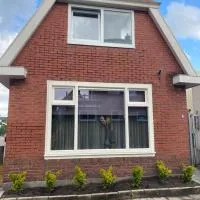 Free Fly Loft Drachten، فندق في دراختن