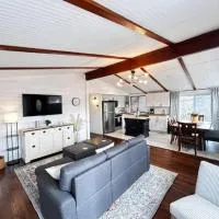 8th Street Haven - 3 bedroom House in DT Hamilton, hotel a Hamilton