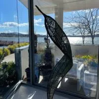 Lakeview Luxe - EV charger, Pool, Gym, Location +, hotel u gradu 'Kingston '