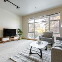 Pet-Friendly 2 BR Apartment in Portland wGym, hotel in Pearl District, Portland