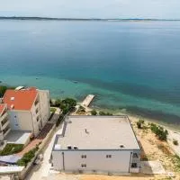Beachfront Apartments Tić with Seaview, hotel in Miletići