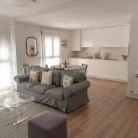 Viesnīca Riojaland en Lardero 2Bprecioso piso con garaje y aire acondicionado pilsētā Lardero
