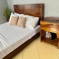 Sally's home-near JNIA airport, hotel en Dar es Salaam