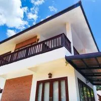 Baan Bhuwann Holiday Apartment, ξενοδοχείο σε Chaloklum