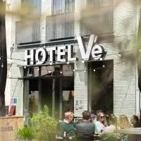 Hotel Vé, מלון במכלן