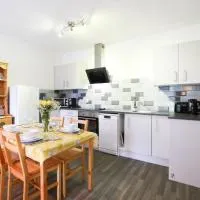 Woodside Ash hot tub & pool (sleeps 4-6), ξενοδοχείο σε Bideford