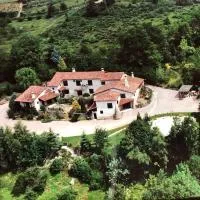L'Orée des Bois โรงแรมในCourpière