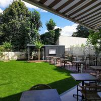 Bloom Hostel Bar & Garden โรงแรมที่Nansouty Saint-Genesในบอร์โด