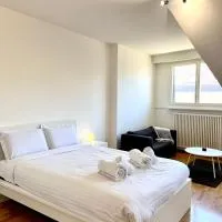 Yooneet Boutique Studio 2' to Train Station