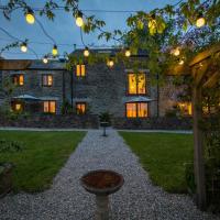 Threshing Barn at East Trenean Farm -Stunning Cornish Cottage sleeping 6 with hot tub, private garden, rural views and EV facilities