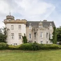 Tulloch Castle Hotel ‘A Bespoke Hotel’, хотел в Дингуол