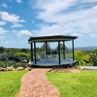 Stunning Home in Mt Mellum with Panoramic Coastal Views, hotel i Bald Knob