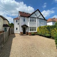 Ascot stunning and modern 4 bedroom town house with 156 sq ft garden office 28