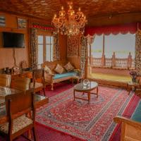 Golden Flower Heritage Houseboat, hotel in Nigeen Lake, Srinagar