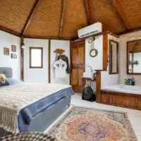 Best view Cosmic cabin In Eco village, hotel en Clil