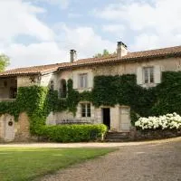 LA CROIX DES GRANGES, hotel u gradu Chapdeuil