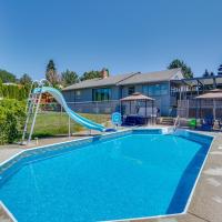 Yakima Home Rental Seasonal Outdoor Pool, Hot Tub