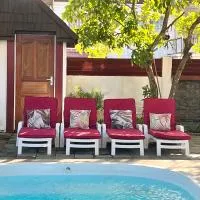 Villa Famiri Boutique hotel, ξενοδοχείο στο Παραμαρίμπο