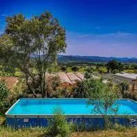 Grand Studio provençal, piscine vue magnifique, hotel em Carnoules