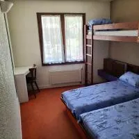 Chambre Triple avec Salle de Bains Privative 3, hotell i Vallouise