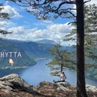 Stor hytte med 4 soverom og panoramautsikt over Tinnsjøen ved Rjukan og Gaustatoppen, ξενοδοχείο σε Håkånes