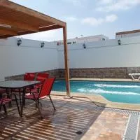 Cómoda casa con piscina, hotel em Arica