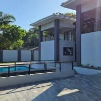 Casa De Luxe, hotel u gradu Balito