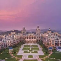 Hilton Dalian Golden Pebble Beach Resort, hotel v destinaci Jinzhou