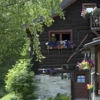 "CHALET dei FIORI" room & apartment، فندق في بيدريتو