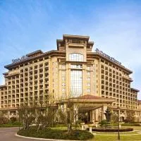 DoubleTree by Hilton Ningbo - Chunxiao، فندق في نينغبو
