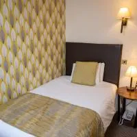 Cross Hands Hotel by Greene King Inns, хотел в Йейт