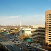 Viesnīca Embassy Suites by Hilton Crystal City National Airport rajonā Crystal City, pilsētā Ārlingtona