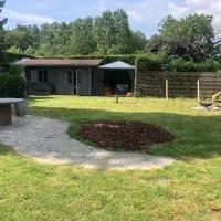Tiny House Close to Brussels South Charleroi Airport, hotel u gradu Courcelles
