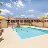 Super 8 by Wyndham Kingsville, מלון בקינגסוויל
