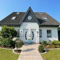 Bezaubernde Ferien-Doppelhaushälfte für Familien bis 4 Personen, отель в городе Фридрихског