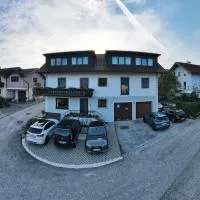 Gästehaus & Vinothek Strasser, hotel v mestu Mattsee