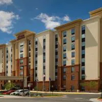 Hampton Inn & Suites Falls Church, отель в городе Фоллс-Черч