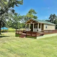 Small Home near Lake Fork with Stocked Pond, hotel em Emory