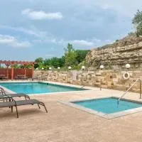 Baymont Inn & Suites by Wyndham Glen Rose, hôtel à Glen Rose