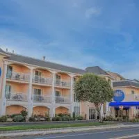 The White Sands Resort and Spa โรงแรมในพอยท์เพลสเซนท์บีช