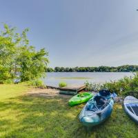 Waterfront Rhode Island Abode with Kayaks and Dock!, hotel near T.F. Green Airport - PVD, Warwick