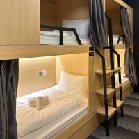 THE ROOM Capsule Hotel, hotel din Kallang, Singapore